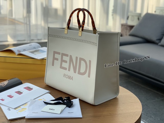 FENDI精品包包 芬迪奶白色皮革燙印字母圖案托特包 Fendi最新購物袋 fdzg2588